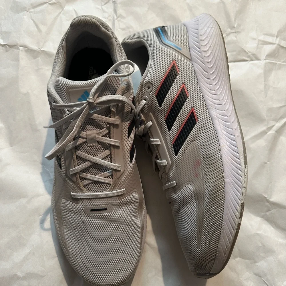 Adidas Men's Light Gray Athletic Shoes